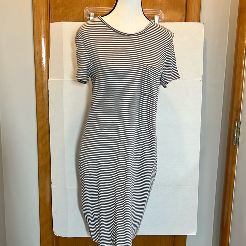Old Navy Striped Gray and White Mini Dress M
Front pocket